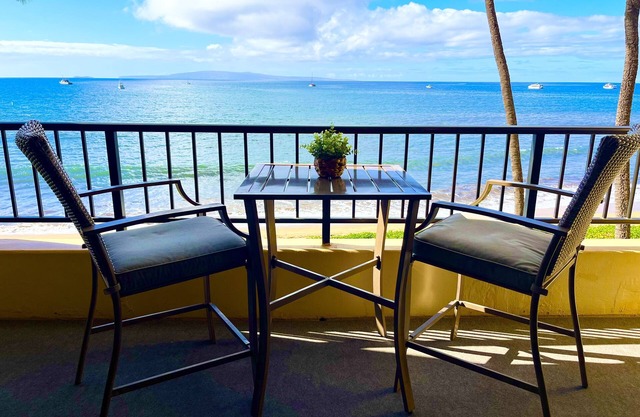 Special Rates Beautiful Beachfront one bedroom condo, Free Parking, Washer/Dryer