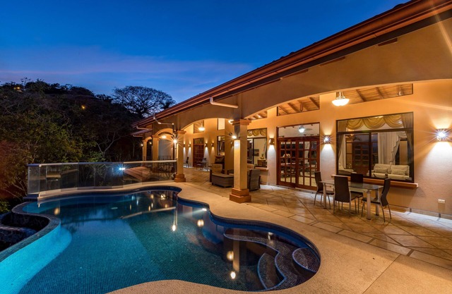 Spectacular Luxury Vacation Home - Breathtaking Views - Heated Infinity Pool