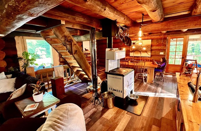 Spectacular log cabin! Stay in a dream log cabin in the woods