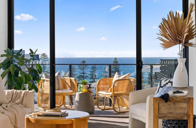 Spectacular 10th Floor, 2 Bed, 2 Bath,Wollongong Ocean View Apartment