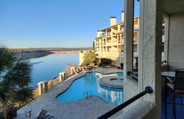 Spectacular 2-bedroom Lakefront Resort Type Condo in Lake Travis