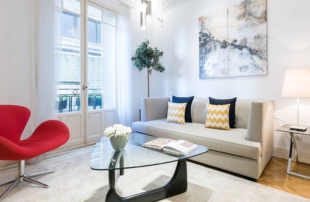 Spectacular 3 bedroom apartment next to the Retiro