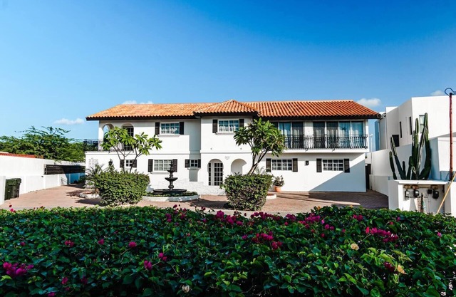 Spectacular 8 br Villa with Pool & Garden