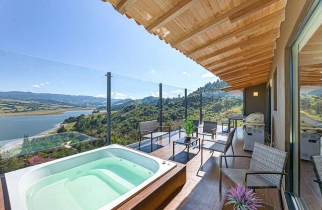 SPECTACULAR AND MODERN HOUSE IN SISGA WITH A VIEW
