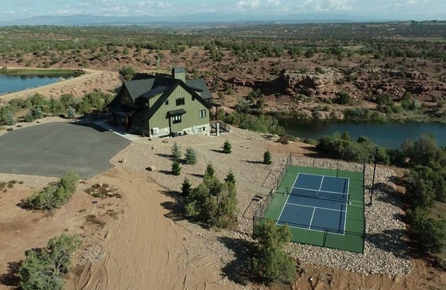 Spectacular and New Cliff Lake Lodge @ Six Lakes Resort