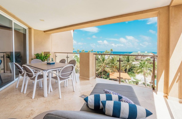 Spectacular condo overlooking Eagle Beach