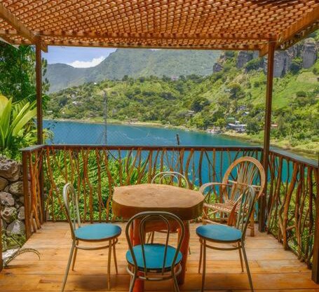Spectacular Lake View Temple Retreat
