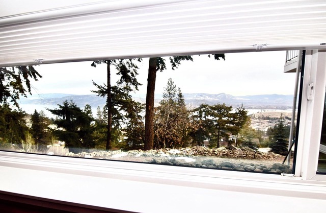Spectacular Lake & Mountain Views, near Wineries, minutes to downtown Kelowna!