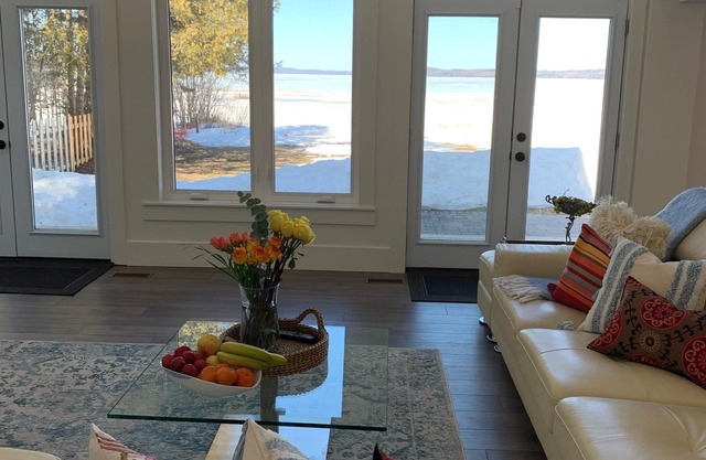 Spectacular Large Luxury Cottage on Private Waterfront