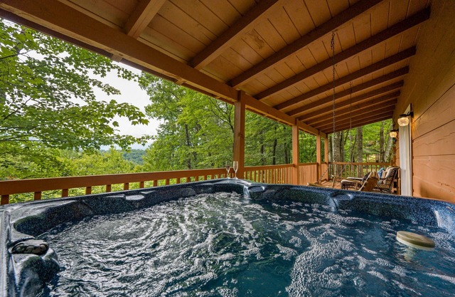 Spectacular Mountain View! Hot Tub! Secluded!
