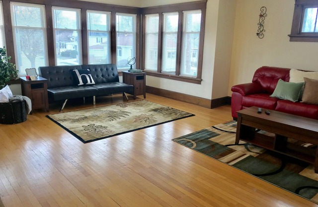Spectacular! Professionally Cleaned, Self Check In - Sleeps 8
