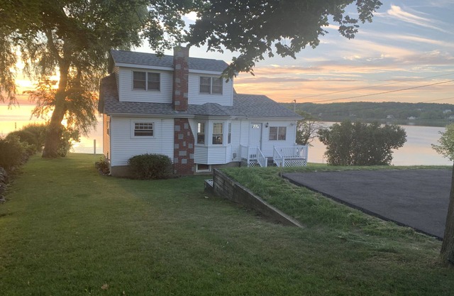 Spectacular views, close to down town Rockland