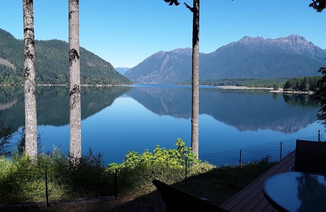 Spectacular Views from every roomnRight on the Lake with Dock & Kayaksn