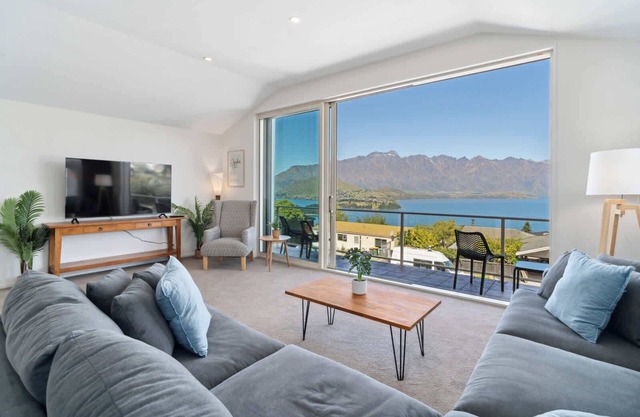Spectacular views, large 3-bedroom house