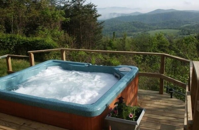 Spectacular Views, Swimming Pool, Hot Tub, Real Log Fires, Mountain Getaway