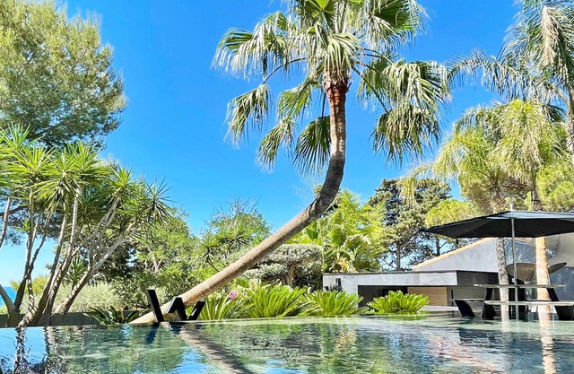 Spectacular villa with exceptional design features for 10 people