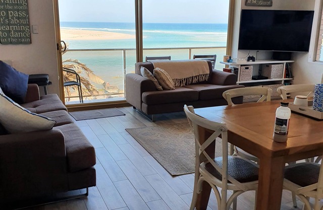 Spectacular Waterfront apartment. Best location in The Entrance.