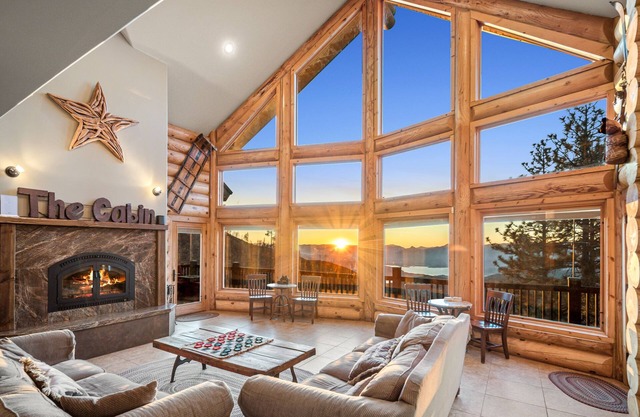 Spectacular West Coast Cabin: Bike, Hike & Ski!