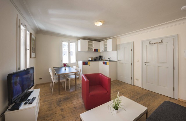 Spend the night in the historic Eckermannhaus in Weimar - Bauhaus apartment