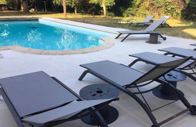 Spendid property with wooded park, swimming pool. 19 beds spread over two houses