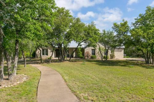 Spicewood Lodge w/Pool, HotTub