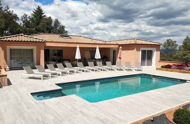 SPLENDID 360m² NEW VILLA WITH HEATED SWIMMING POOL