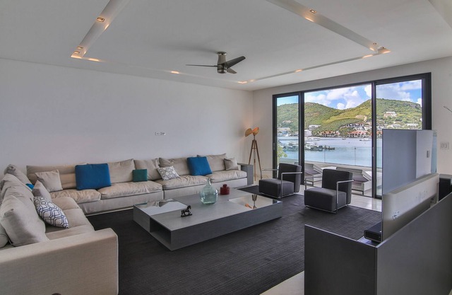 Splendid apartment of 309m², breathtaking view of the lagoon of Simpson Bay