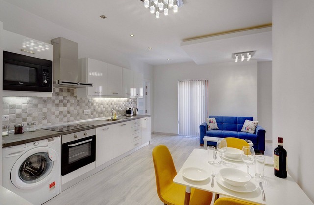 Splendid Apartment, Steps Away from the Sea