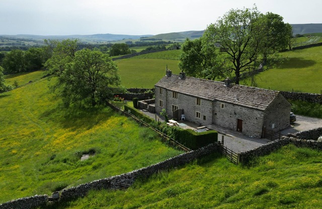 Splendid detached stone barn conversion in a peaceful setting -Yorkshire Dales