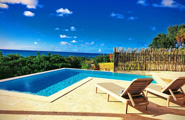 Splendid villa with private pool near the beach