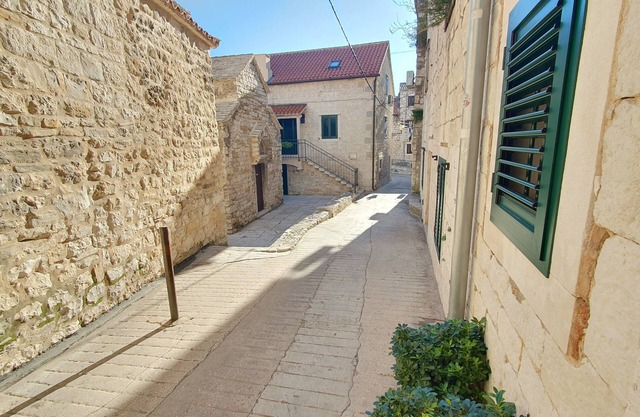 Split Center,Kamarin Luxury Studio Apartment