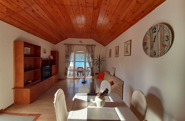 Sponga 2 Apartment with balcony and sea view