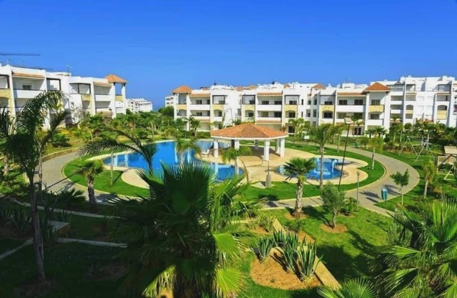 Sports areas/Pool/The sea/Resturant