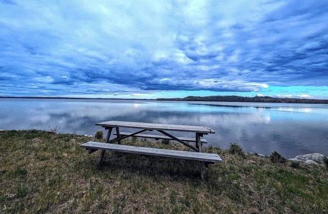 Sportsmans Waterfront Log Cabin
