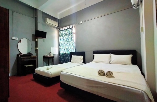 SPOT ON 89994 Rz Gold Hotel