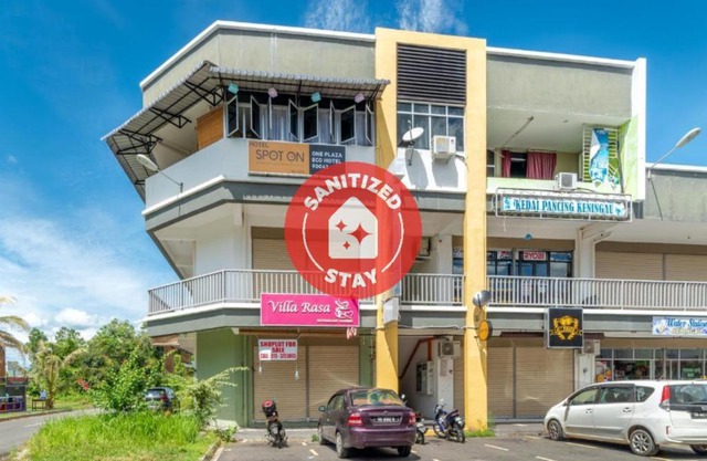 SPOT ON 90042 One Plaza Eco Hotel