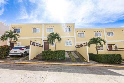 Spotless 3 BRs house w/pool