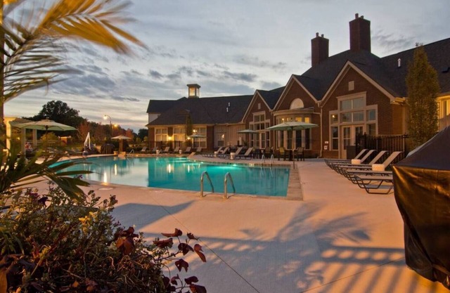 Spotless Monthly 2BR | Top Floor + Pool + Parking