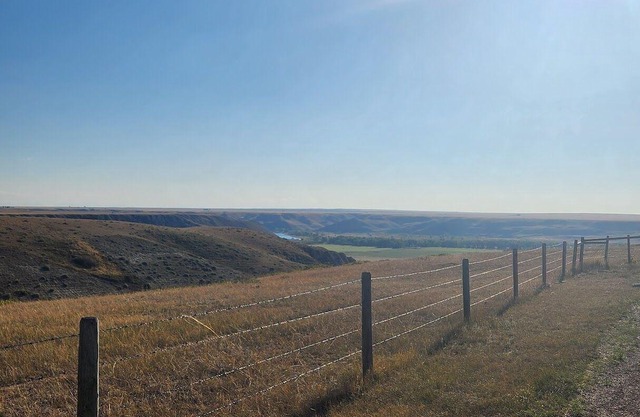 Spotless studio suite on the Coulees!
