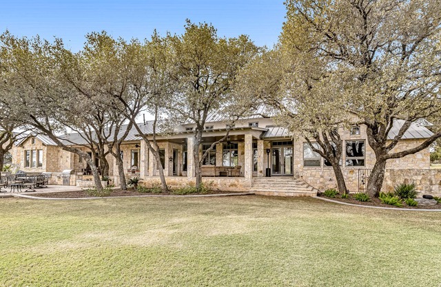 Sprawling, lakefront estate with a dock, game room, fast WiFi & gourmet kitchen