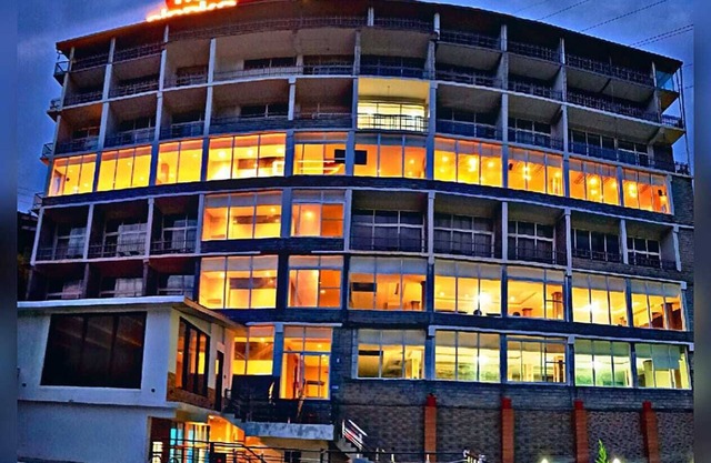 SPT Clarks Inn Suite Mandi