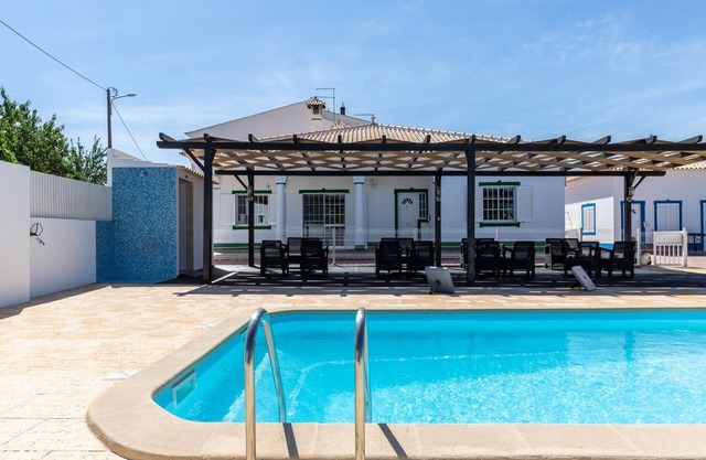 Squad Green Villa, Pool, Wifi, AC