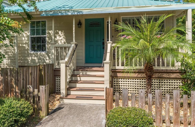 St. Augustine Cottage in Historic Lincolnville - minutes walk to oldest city!