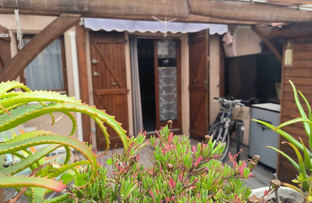 St Cyprien beach House with terrace and 2 bikes