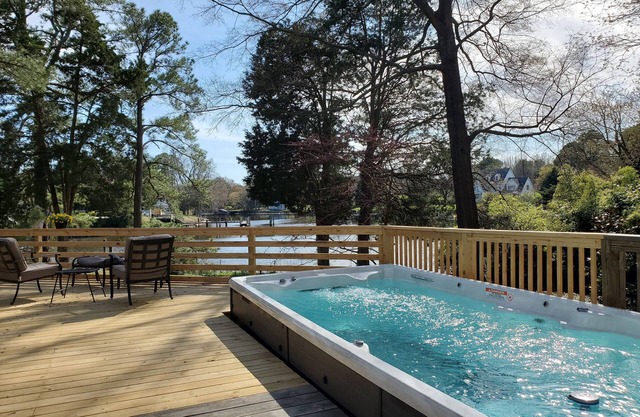 ST MICHAELS-Private Waterfront, Huge Deck& 19’Swim spa-pool, Kayaks, 2 MBRooms