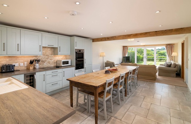 Stable Cottage - Beautiful Family Property in Rural Hampshire