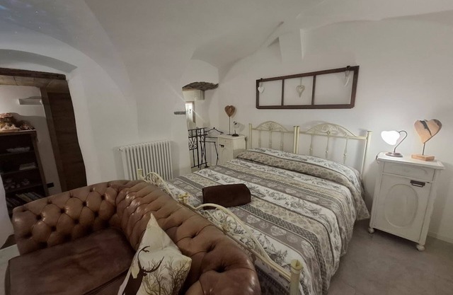 STABLES SUITE with one freestanding bath ntypical Trentino charming style