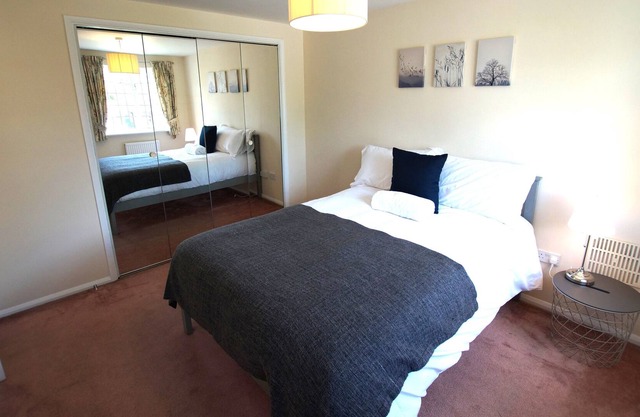 Staffords Place - 3 bed detached house with garden