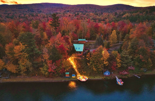 Stairway To Heaven-VT Lakefront! Hot Tub & More! 25 Mins to Stowe!