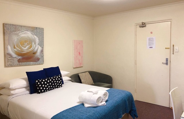 Standard Studio Unit in Griffith with Free Wi-Fi + Parking
